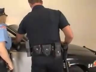 Хуй гладен полицай рейчъл любов е pricked на тя patrol кола нагоре тя мокри грабване